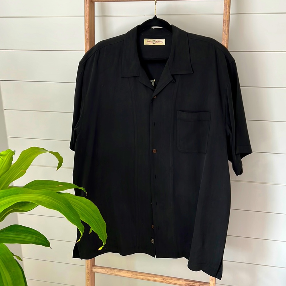 TOMMY BAHAMA.